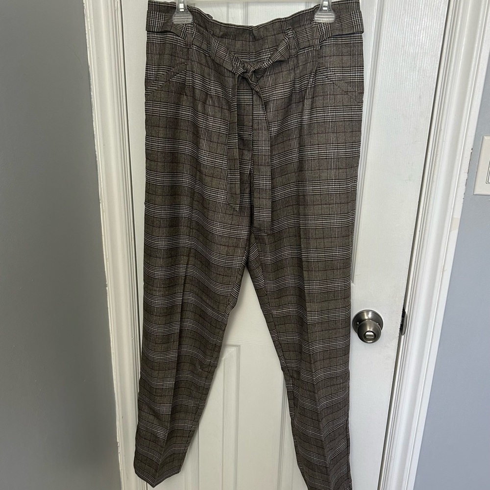 Reitmans Gray Plaid Paperbag Pants. New. - Picture 2 of 7